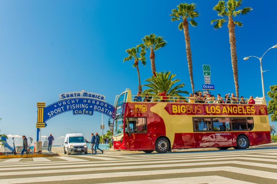 LA: Hop-on Hop-off Tour by Open-top Bus with 19 Stops - Comfort and access on the open-top deck