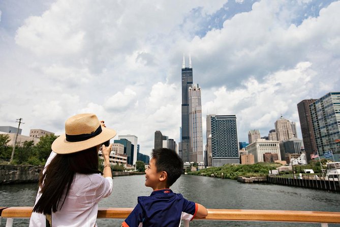 Lake Michigan Skyline Cruise in Chicago - Booking, arrival, and cancellation details