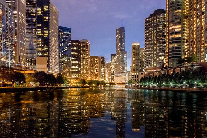 Lake Michigan Sunset Cruise in Chicago - The 15-minute Chicago River opening