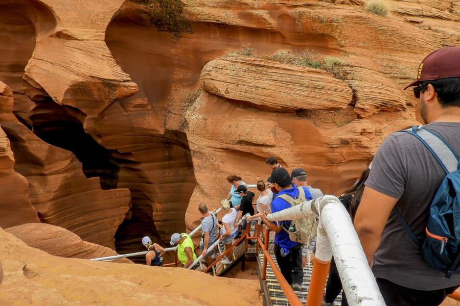 Las Vegas: Antelope Canyon & Horseshoe Bend Tour with Pickup - Timing, pickup, and meals
