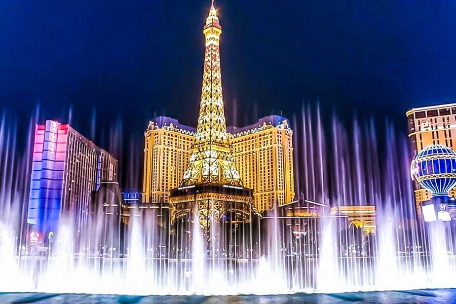 Las Vegas: Eiffel Tower Viewing Deck Entrance Ticket - How crowded and comfortable is the deck?
