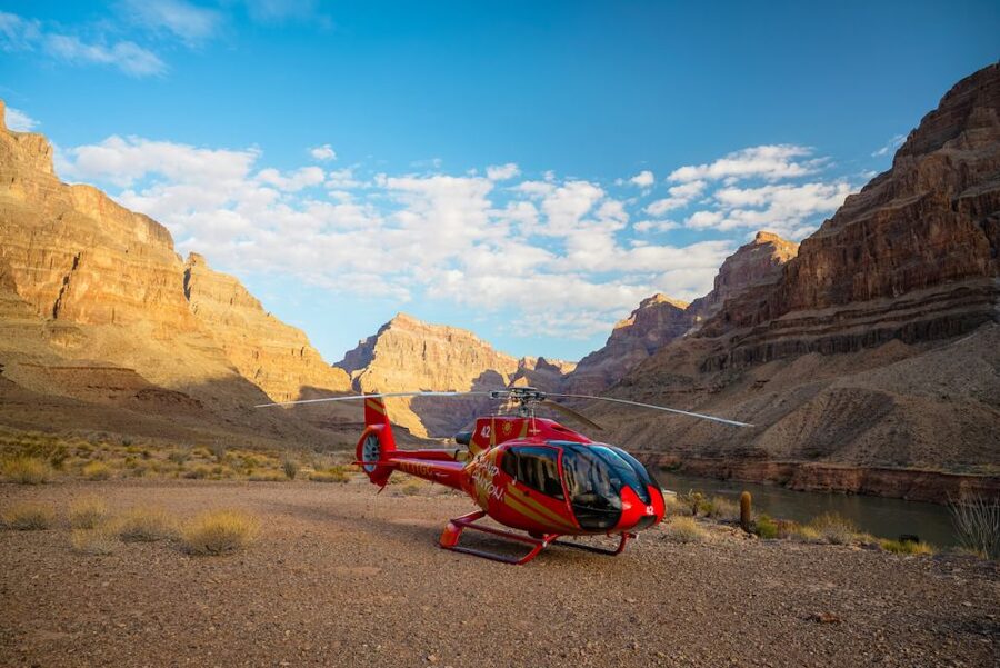 Las Vegas: Grand Canyon Helicopter Landing Tour - The route: Lake Mead, Hoover Dam, and the desert