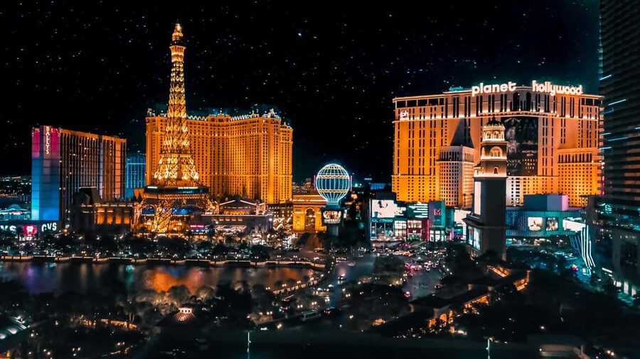 Las Vegas: Helicopter Tour of the Strip with Window Seats - A small helicopter gives you the view you came for