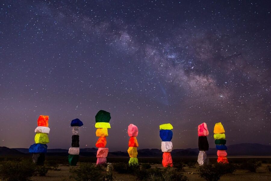 Las Vegas: Mojave Desert, 7 Magic Mountains, Vegas Sign Tour - Guides make the biggest difference
