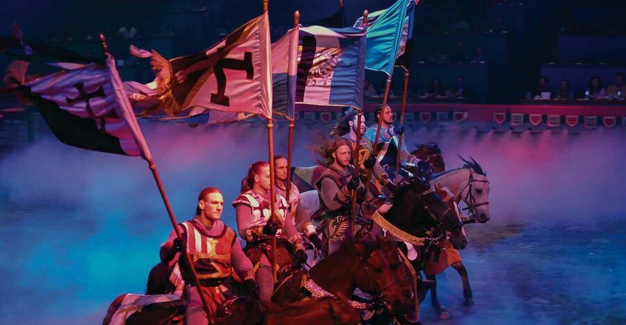 Las Vegas: Tournament of Kings Show at Excalibur - Horses, racing, jousting, and sword fighting