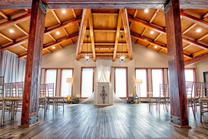 Las Vegas Wedding at The Little Vegas Chapel - A Las Vegas wedding without the usual fuss