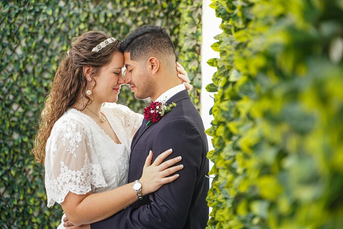Las Vegas Wedding at The Little Vegas Chapel - Arriving at 1330 S 3rd Street