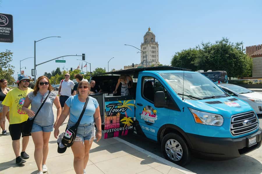 Los Angeles: Celebrity Homes and Hollywood Open-Air Bus Tour - The Beverly Hills sign and Rodeo Drive stop