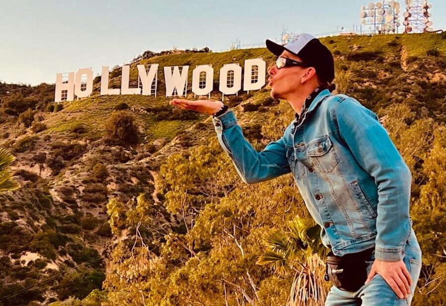 Los Angeles: Front & Back of Hollywood Sign Hike Guided Tour - Going behind the sign