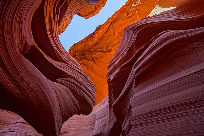 Lower Antelope Canyon Hiking Tour - The 10-minute walk to the canyon entrance