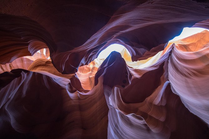 Lower Antelope Canyon Tour Ticket - Guides add the human side
