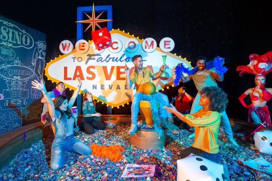 Madame Tussauds Wax Museum Las Vegas - The first photo stops: music, celebrities, and Las Vegas
