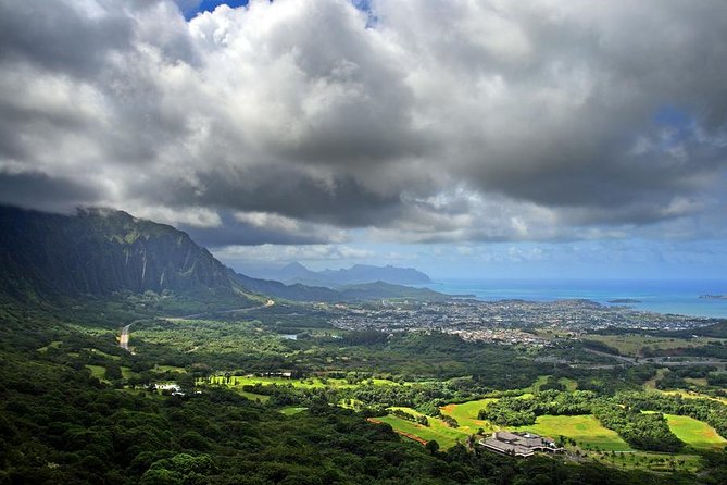 Majestic Circle Island Tour with Lunch - Waimea Valley and the 45-foot waterfall