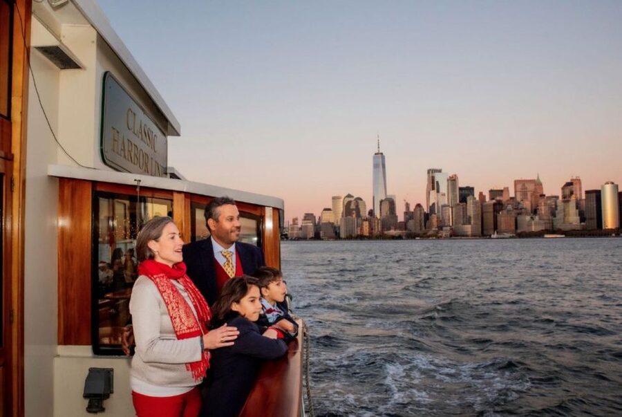 Manhattan: Statue and Skyline Cruise Aboard a Luxury Yacht - Governor’s Island, bridges, and the return view