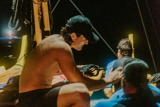 Manta Ray Snorkeling by Night in Kailua-Kona, Hawaii - A short ride in a traditional-style canoe