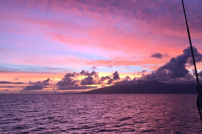 Maui: Original Sunset Cruise with Open Bar from Ka’anapali Beach - The open bar and hearty pupus