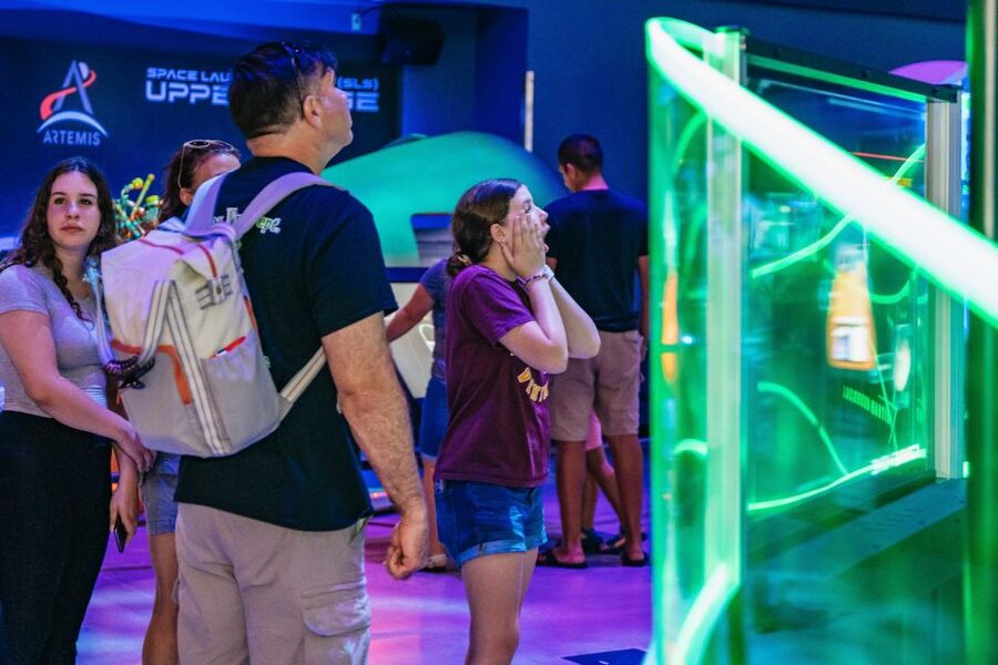Merritt Island: Kennedy Space Center Visitor Complex Ticket - Stand beneath the Saturn V at Apollo/Saturn V Center