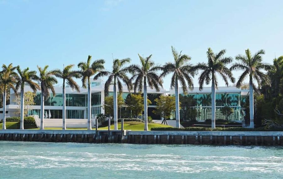 Miami: Biscayne Bay Millionaire's Homes Sightseeing Cruise - Boarding the yacht and choosing your seat