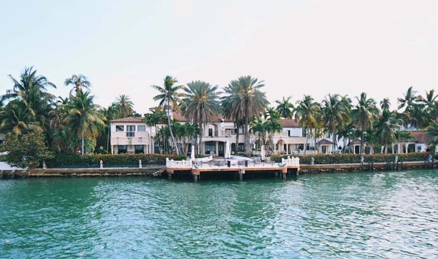 Miami: Biscayne Bay Millionaire's Homes Sightseeing Cruise - Star Island and the millionaire-home portion