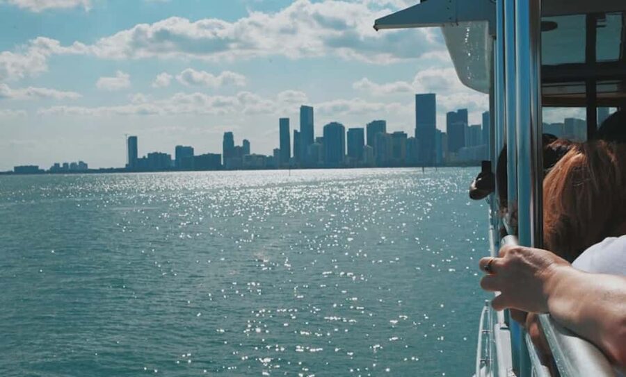 Miami: Biscayne Bay Millionaire's Homes Sightseeing Cruise - Fisher Island and the Miami Beach shore