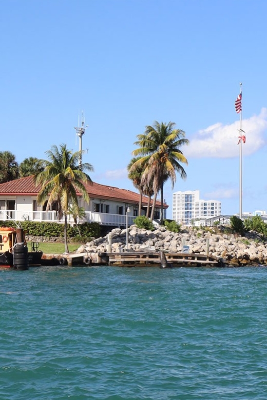 Miami Skyline Cruise of Millionaire Homes - The island homes: Hibiscus, Star, and the Venetian Islands