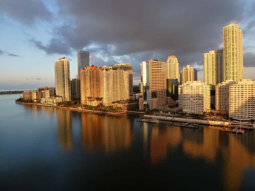 Miami Skyline Cruise of Millionaire Homes - South Beach and the optional drop-off