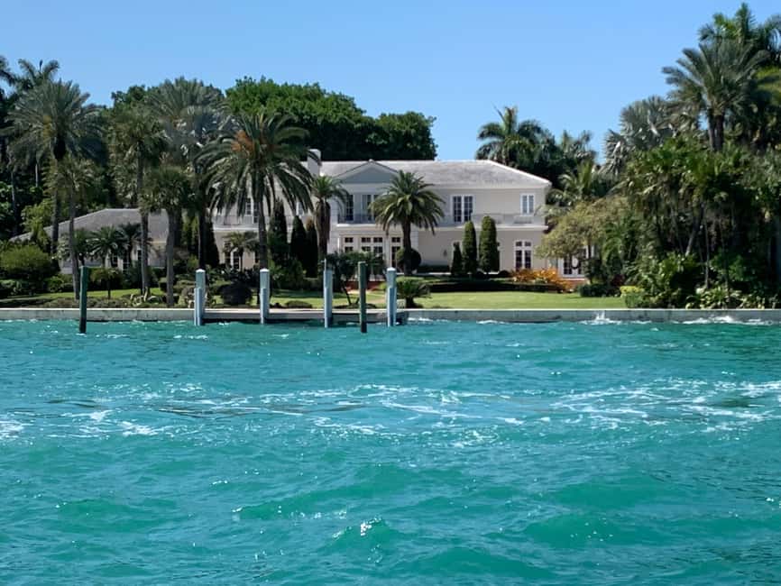 Miami Skyline Cruise of Millionaire Homes - Commentary, crew, and the tone onboard
