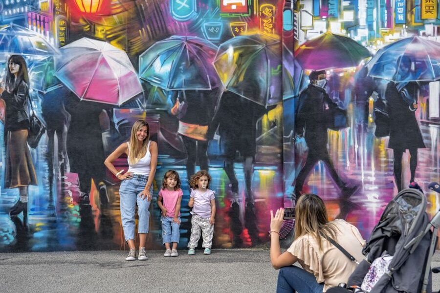 Miami: Wynwood Walls Skip-the-Line Ticket - Walking through the 30-plus murals