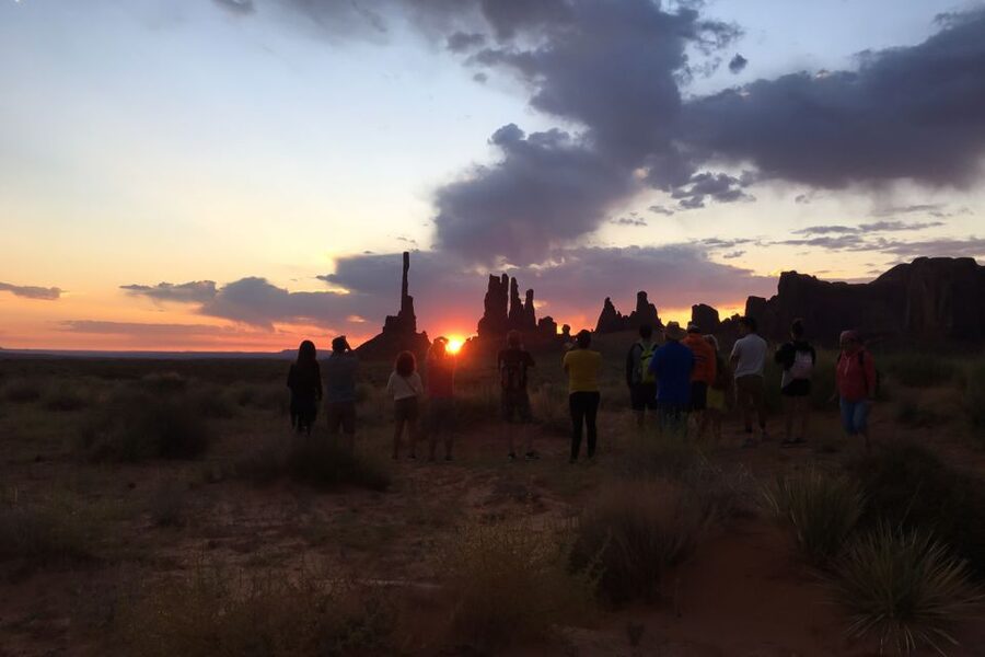 Monument Valley: Sunset Tour with Navajo Guide - The Navajo Hogan visit