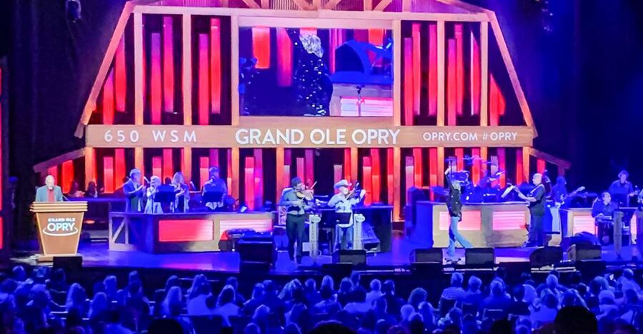 Nashville: Grand Ole Opry Show Ticket - Entering the Grand Ole Opry House