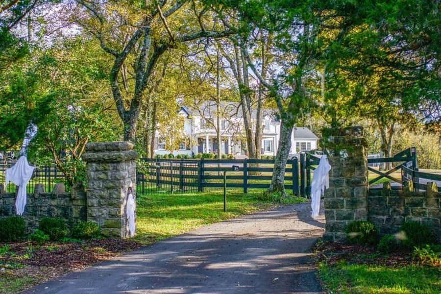 Nashville: Homes of the Stars Narrated Bus Tour - The celebrity homes you may see from the bus