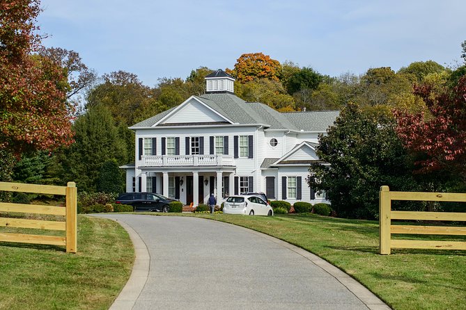 Nashville "Homes Of The Stars" Narrated Bus Tour with 30+ Celebrity Homes - Why the guide matters so much