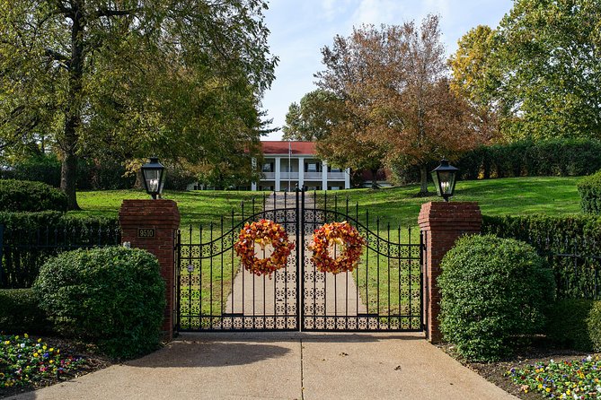 Nashville "Homes Of The Stars" Narrated Bus Tour with 30+ Celebrity Homes - Who will enjoy this most?