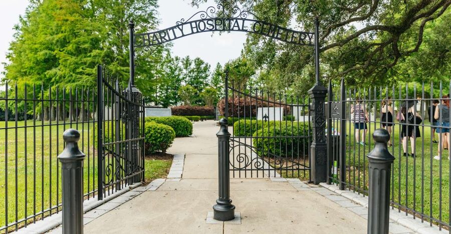 New Orleans: Cemetery Tour - Walking through several old burial grounds