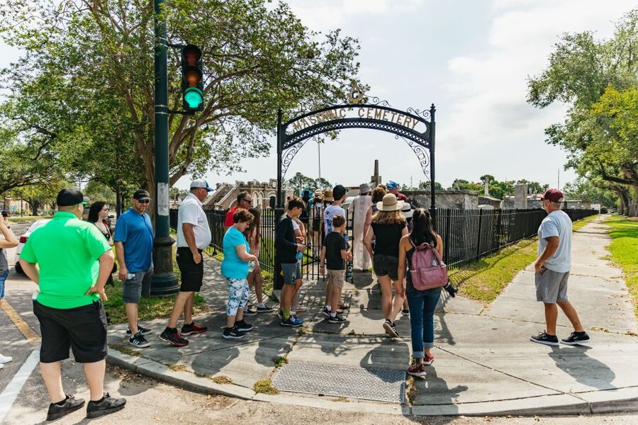 New Orleans: Cemetery Tour - What the walk feels like in heat and rain