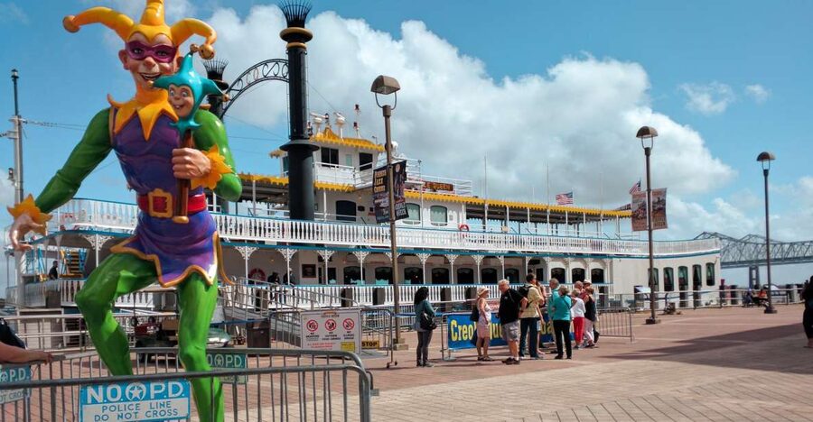 New Orleans: Creole Queen History Cruise with Optional Lunch - Finding the Creole Queen at Riverwalk