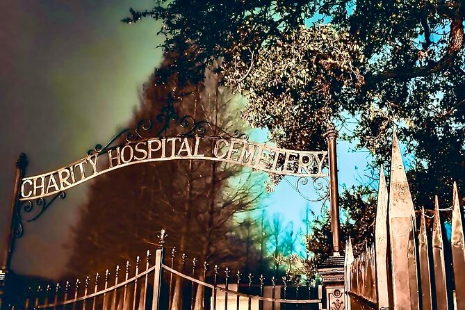 New Orleans Dead of Night Ghosts and Cemetery Bus Tour - What the $55 price really buys