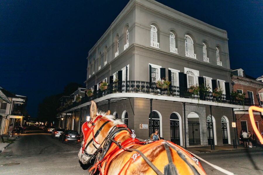 New Orleans: French Quarter Sightseeing Carriage Ride - Crossing into Faubourg Marigny
