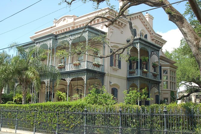 New Orleans: Garden District Tour - Lafayette Cemetery No. 1 and New Orleans burial customs