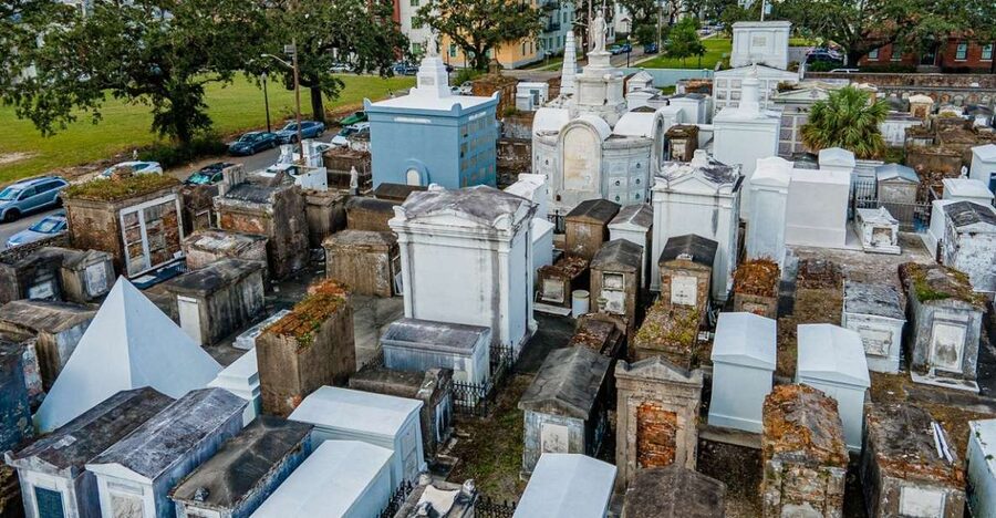New Orleans: Walking Tour Inside St. Louis Cemetery No. 1 - Walking from Basin Street to the cemetery gates