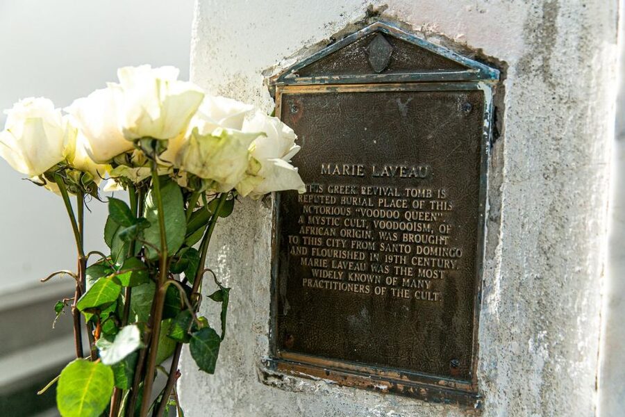 New Orleans: Walking Tour Inside St. Louis Cemetery No. 1 - Inside the cemetery: tombs, customs, and famous names
