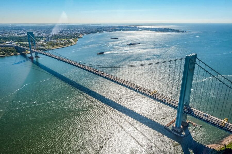 New York City: Manhattan Helicopter Tour - Up the Hudson past Broadway