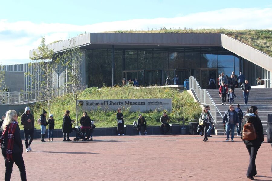 New York City: Statue of Liberty & Ellis Island Guided Tour - Timing, crowds, and the real length of the day