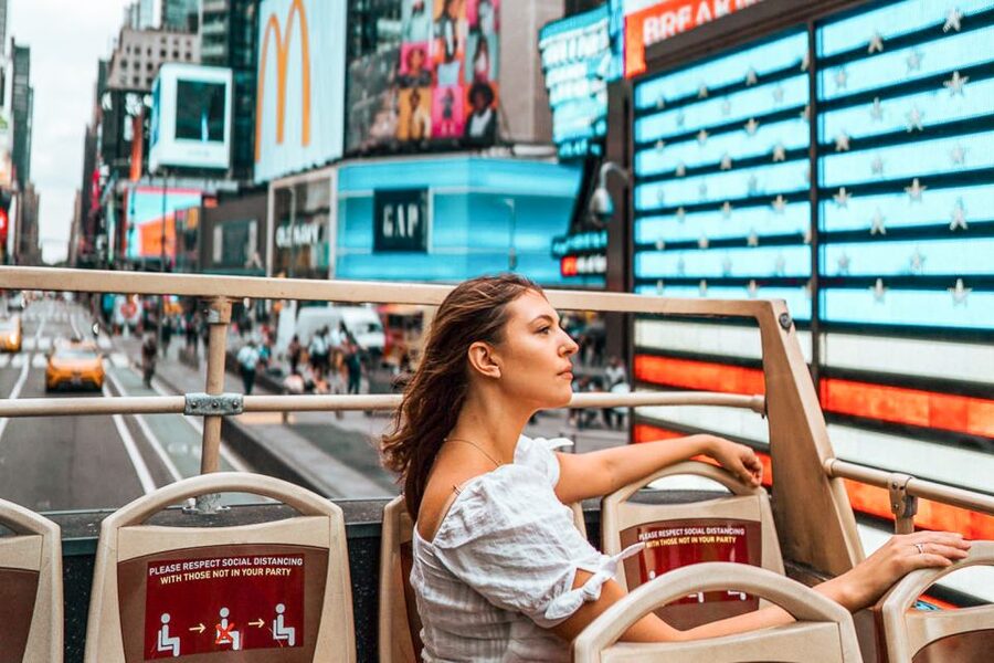 New York: Hop-on Hop-off Sightseeing Tour by Open-top Bus - What the commentary and app add