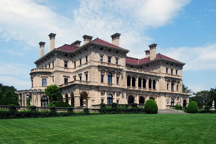 Newport: Newport Mansions Ticket - 1 or 2 Mansions - Starting at The Breakers Welcome Center