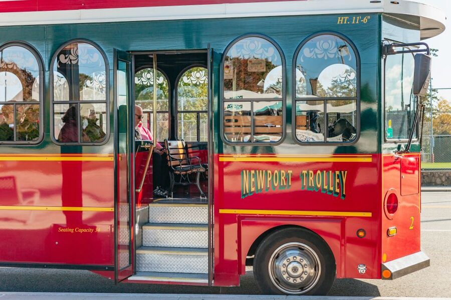 Newport: Scenic Trolley Tour - Ocean Drive and Ten-Mile Ocean Drive
