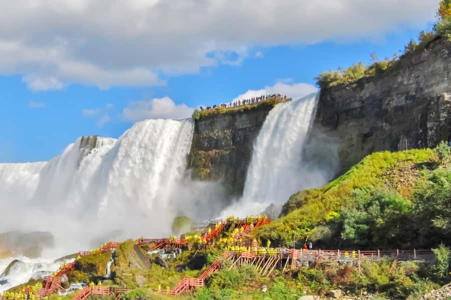 Niagara Falls: Canadian and American Deluxe Day Tour - Maid of the Mist sets the tone