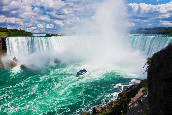 Niagara Falls Canadian Side Tour and Maid of the Mist Boat Ride Option - Table Rock and Queen Victoria Park