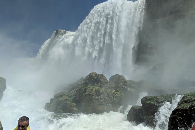Niagara Falls Canadian Side Tour and Maid of the Mist Boat Ride Option - Guides, Vehicles, and the Pace of the Day