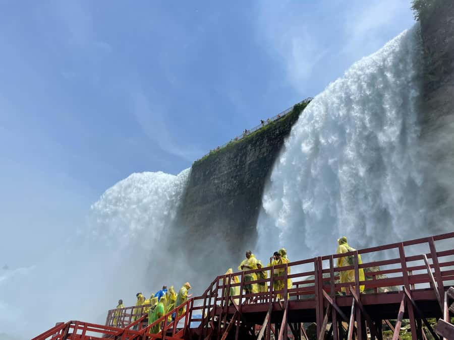 Niagara Falls: Maid of the Mist & Cave of the Winds Tour - The Nikola Tesla Monument and park walk